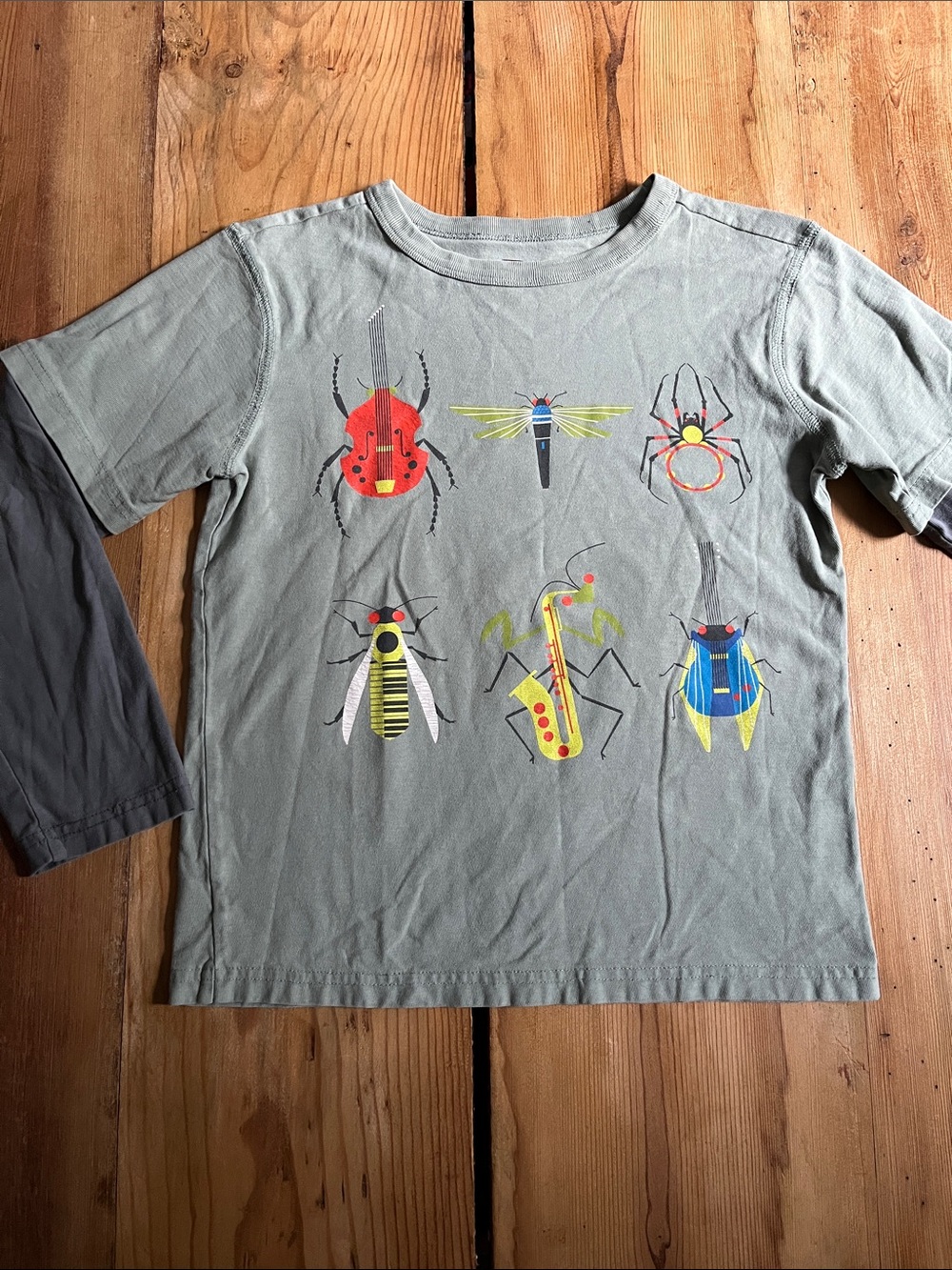 TEA COLLECTION 8 Taupe Layered Look Musical Insect Graphic Shirt L/S